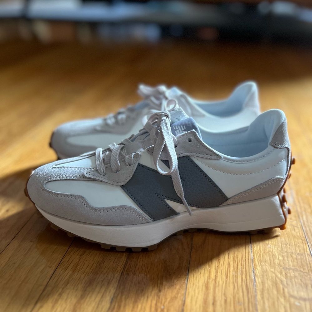 NWOB New Balance 327
